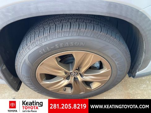 Used 2023 Toyota Highlander Bronze Edition FWD image 9