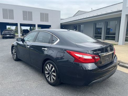 Used 2017 Nissan Altima 2.5 SV FWD image 3