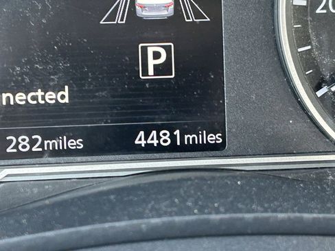 Used 2025 Nissan Versa SV w/ Trunk Package image 28