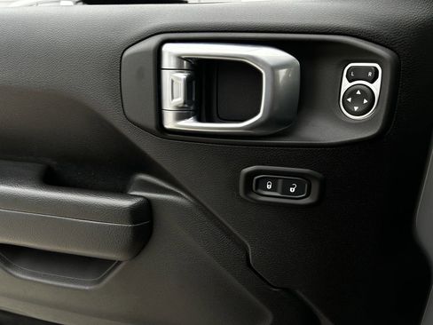 Used 2023 Jeep Wrangler Unlimited Sport AWD/4WD image 27