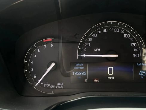 Used 2017 Cadillac XT5 Luxury w/ Driver Awareness Package FWD image 8