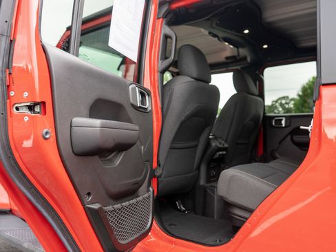 Used 2024 Jeep Gladiator Sport AWD/4WD image 27