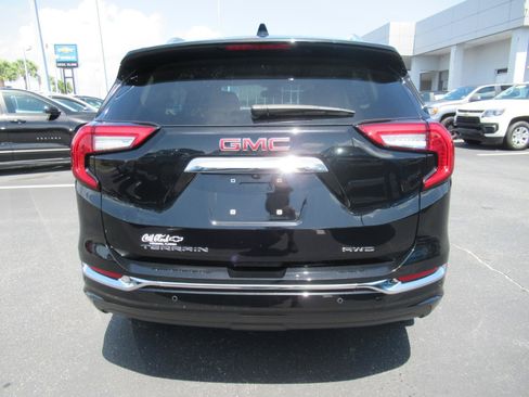 Certified 2024 GMC Terrain Denali w/ Black Diamond Edition AWD/4WD image 6
