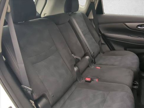 Used 2015 Nissan Rogue S FWD image 19