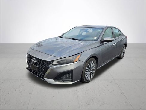 Used 2023 Nissan Altima 2.5 SV image 2
