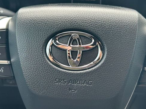 Used 2025 Toyota Sienna Limited AWD/4WD image 44