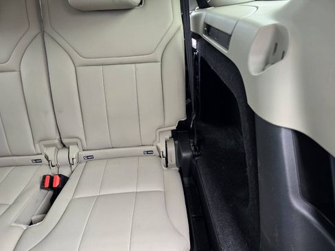 Used 2018 Land Rover Discovery SE AWD/4WD image 26