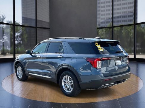 Used 2025 Ford Explorer Active w/ Active Comfort Package image 5
