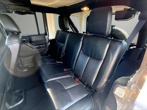 Used 2017 Jeep Wrangler Unlimited Sahara AWD/4WD image 21