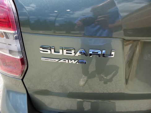 Used 2014 Subaru Forester 2.5i Limited AWD/4WD image 9