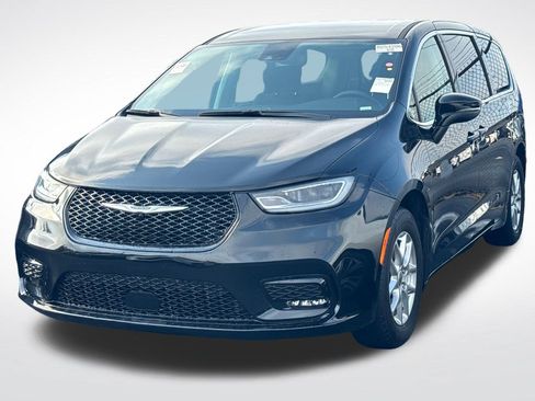 Used 2024 Chrysler Pacifica Touring-L FWD image 6