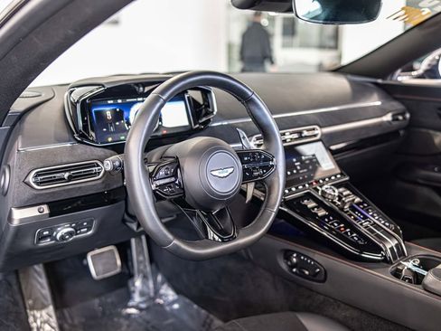 Used 2025 Aston Martin V8 Vantage Coupe image 18