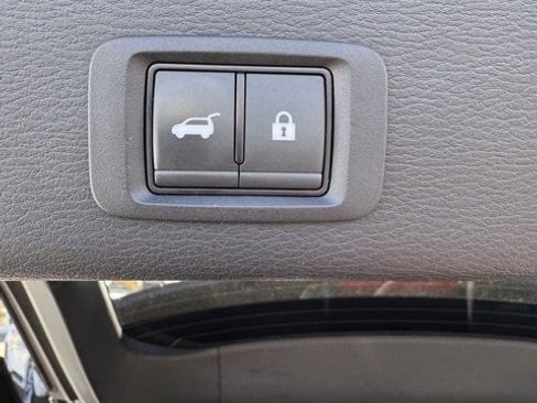 Used 2024 Mitsubishi Outlander SE image 16