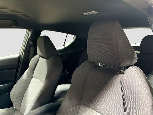 Used 2018 Toyota C-HR XLE image 21