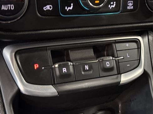 Used 2024 GMC Terrain SLE w/ Driver Convenience Package image 30