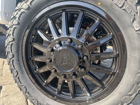 Used 2026 Ford F450 Platinum w/ FX4 Off-Road Package image 4