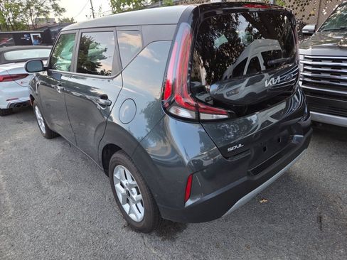 Used 2025 Kia Soul LX w/ LX Technology Package FWD image 4