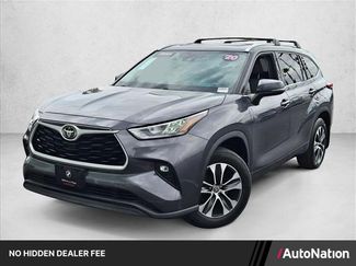 Used 2020 Toyota Highlander XLE AWD/4WD video 1