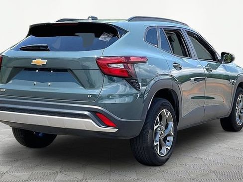 Used 2025 Chevrolet Trax LT FWD image 5
