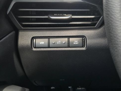Used 2025 Nissan Altima 2.5 SV FWD image 20