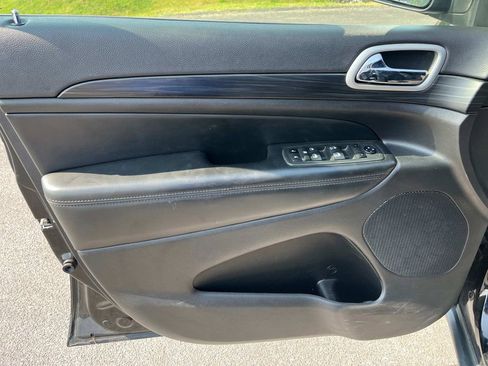 Used 2021 Jeep Grand Cherokee Laredo image 24