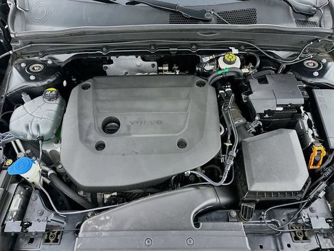 Used 2023 Volvo XC40 B5 Plus AWD/4WD image 31