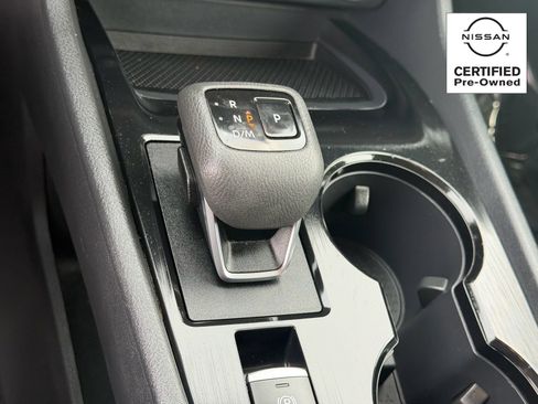 Certified 2025 Nissan Rogue SV FWD image 28