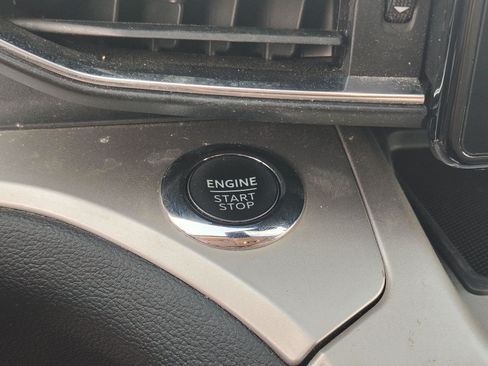 Used 2022 Ford Explorer XLT w/ Equipment Group 202A RWD image 24
