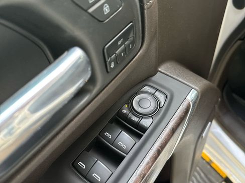 Used 2023 GMC Sierra 3500 Denali w/ Technology Package image 15