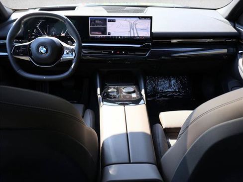 Used 2025 BMW 530i xDrive w/ Premium Package AWD/4WD image 22