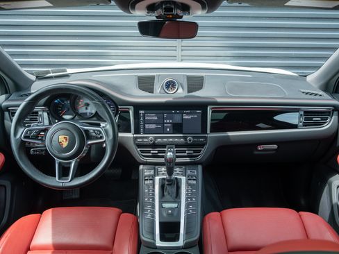 Certified 2021 Porsche Macan S AWD/4WD image 6