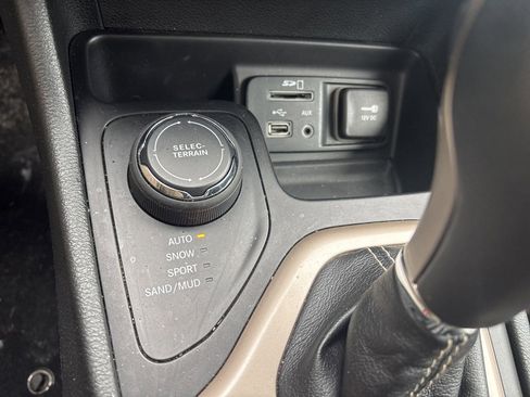 Used 2015 Jeep Cherokee Limited w/ Trailer Tow Group image 15