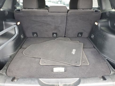 Used 2018 Jeep Cherokee Latitude image 7