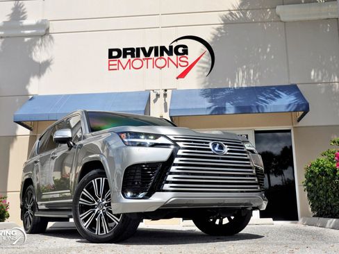 Used 2026 Lexus LX 700h Luxury AWD/4WD image 9