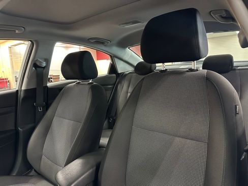 Used 2021 Hyundai Accent Limited image 14