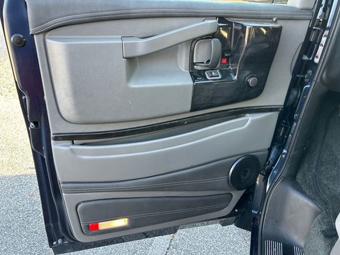 Used 2025 GMC Savana 2500 Extended w/ Driver Convenience Package image 11
