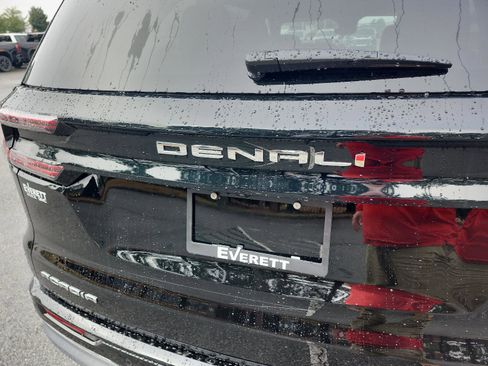 New 2026 GMC Acadia Denali w/ Super Cruise Package image 4