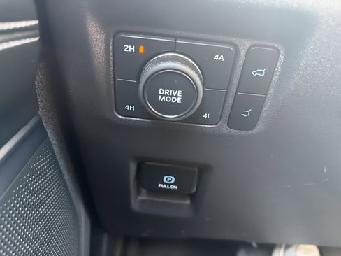 Used 2025 Ford Expedition Max Platinum image 36