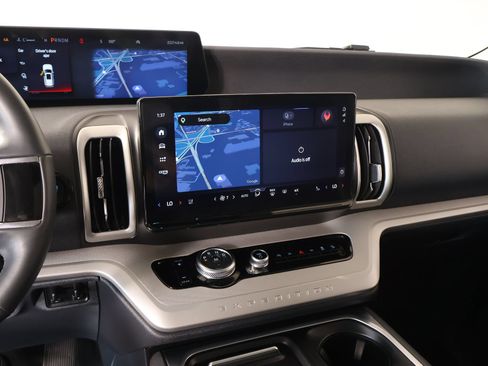 Used 2025 Ford Expedition Active AWD/4WD image 5