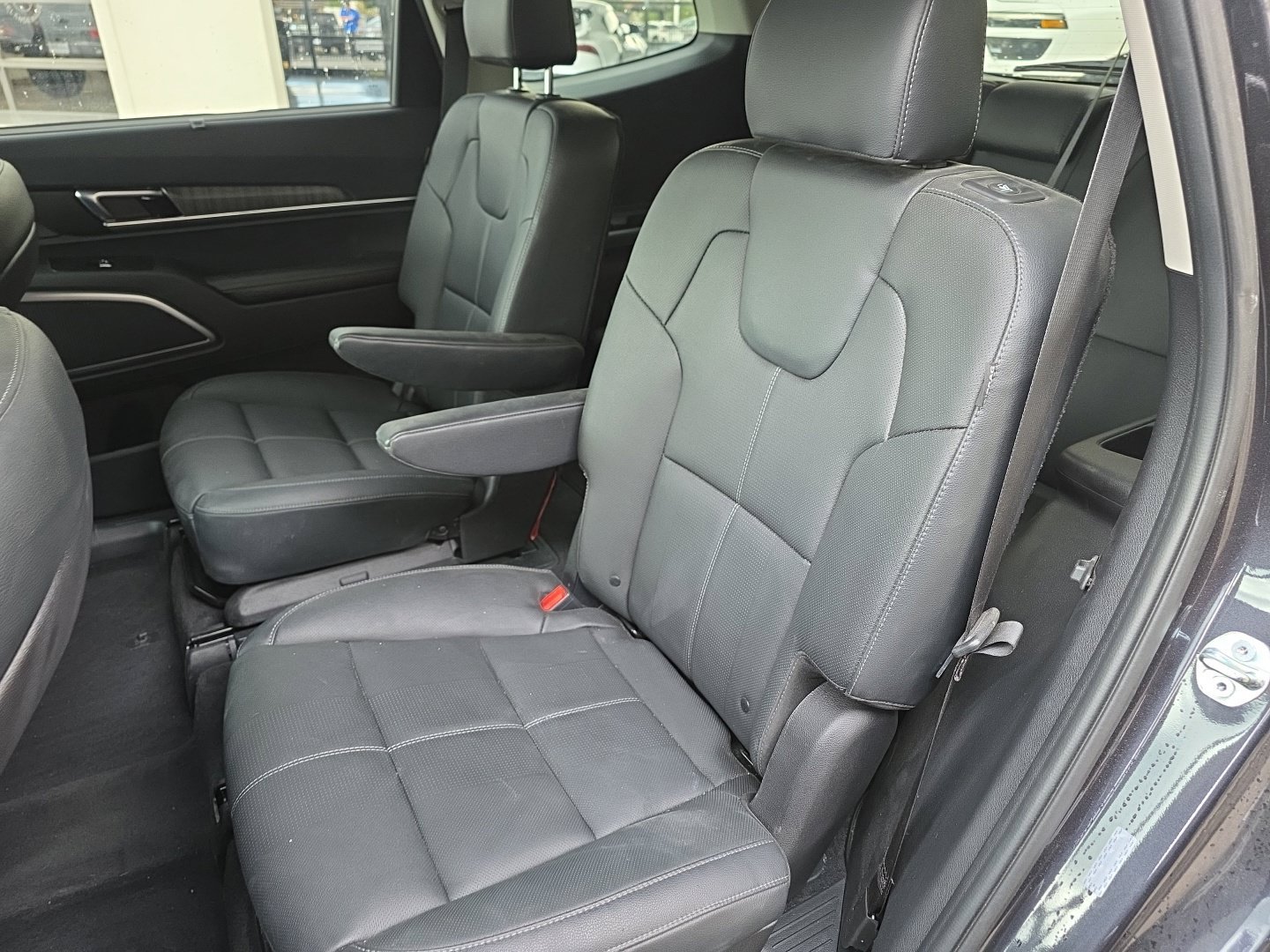 Used 2025 Kia Telluride EX w/ EX Captain's Chair Package AWD/4WD image 19