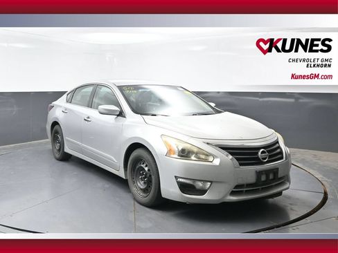 Used 2014 Nissan Altima 2.5 S w/ Display Audio Package FWD image 1