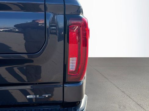Used 2022 GMC Sierra 1500 SLT w/ X31 Off-Road Package image 12