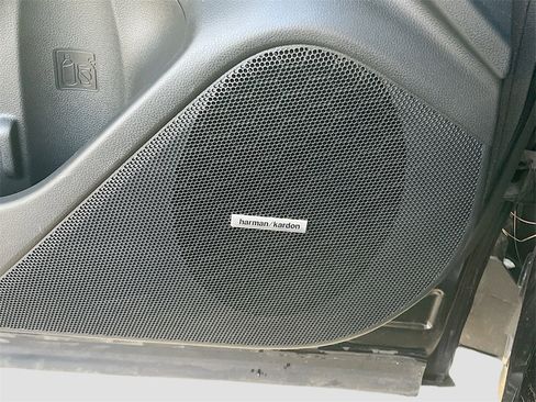 Used 2024 Subaru Forester Touring w/ Pop Package 2 image 19