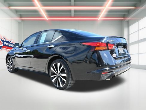 Used 2021 Nissan Altima 2.5 Platinum AWD/4WD image 2