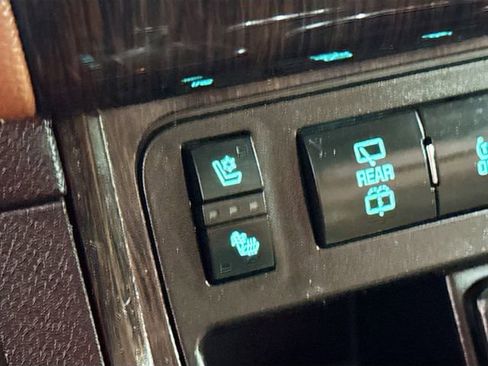 Used 2017 Chevrolet Traverse Premier image 21