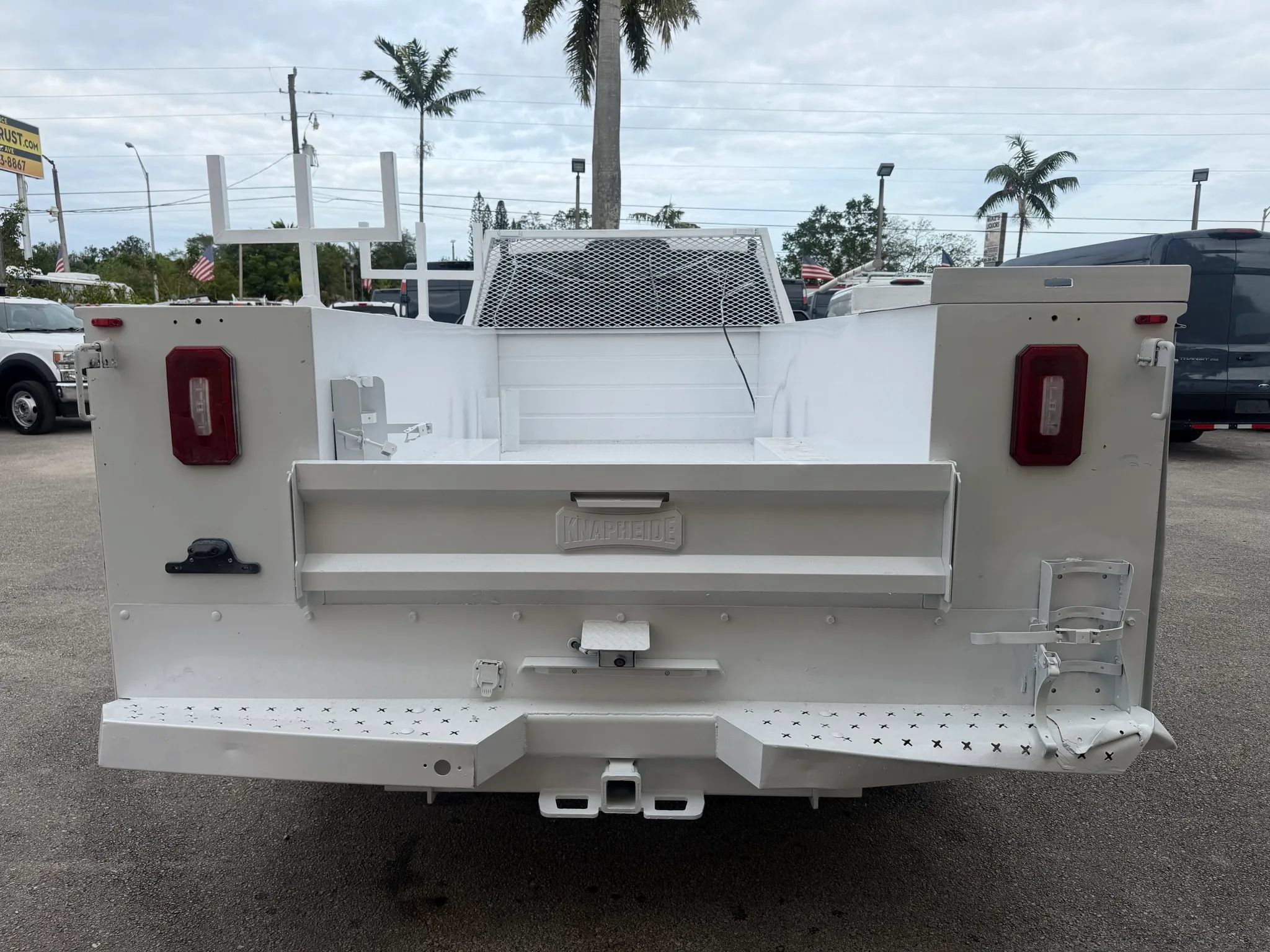 Used 2019 Ford F350 4x4 Crew Cab XL DRW w/ Power Equipment Group image 4
