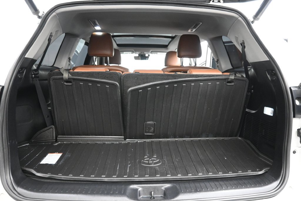Used 2019 Toyota Highlander Limited Platinum AWD/4WD image 19