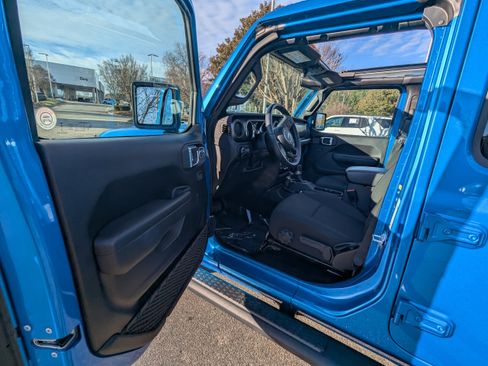 Certified 2022 Jeep Wrangler Sport S w/ Sun And Sound Package image 8