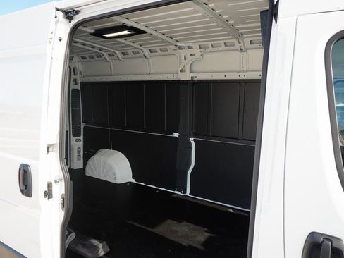 Used 2024 RAM ProMaster 2500 w/ Convenience Group image 7