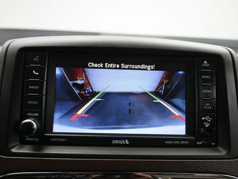 Used 2014 Chrysler Town & Country Touring image 17